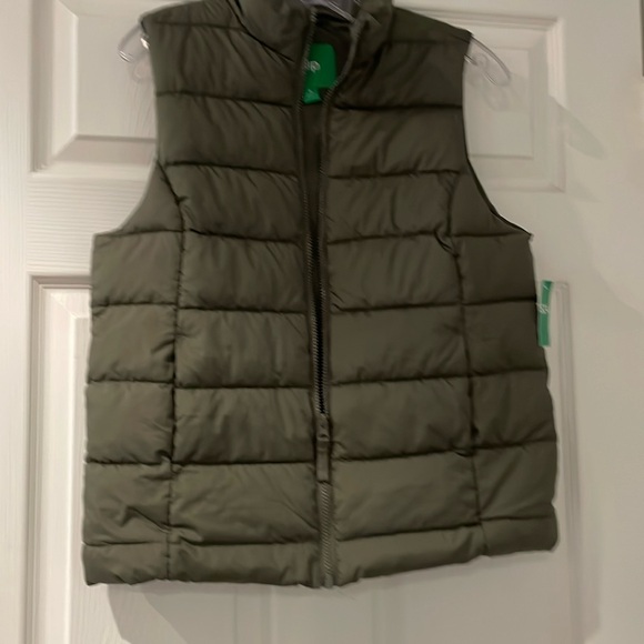 NWT DIP Clothing quilted vest!  Olive green.  Size Small - Picture 1 of 5